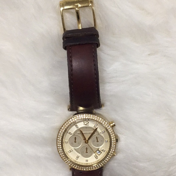 Michael Kors Leather Watch - Picture 2 of 5
